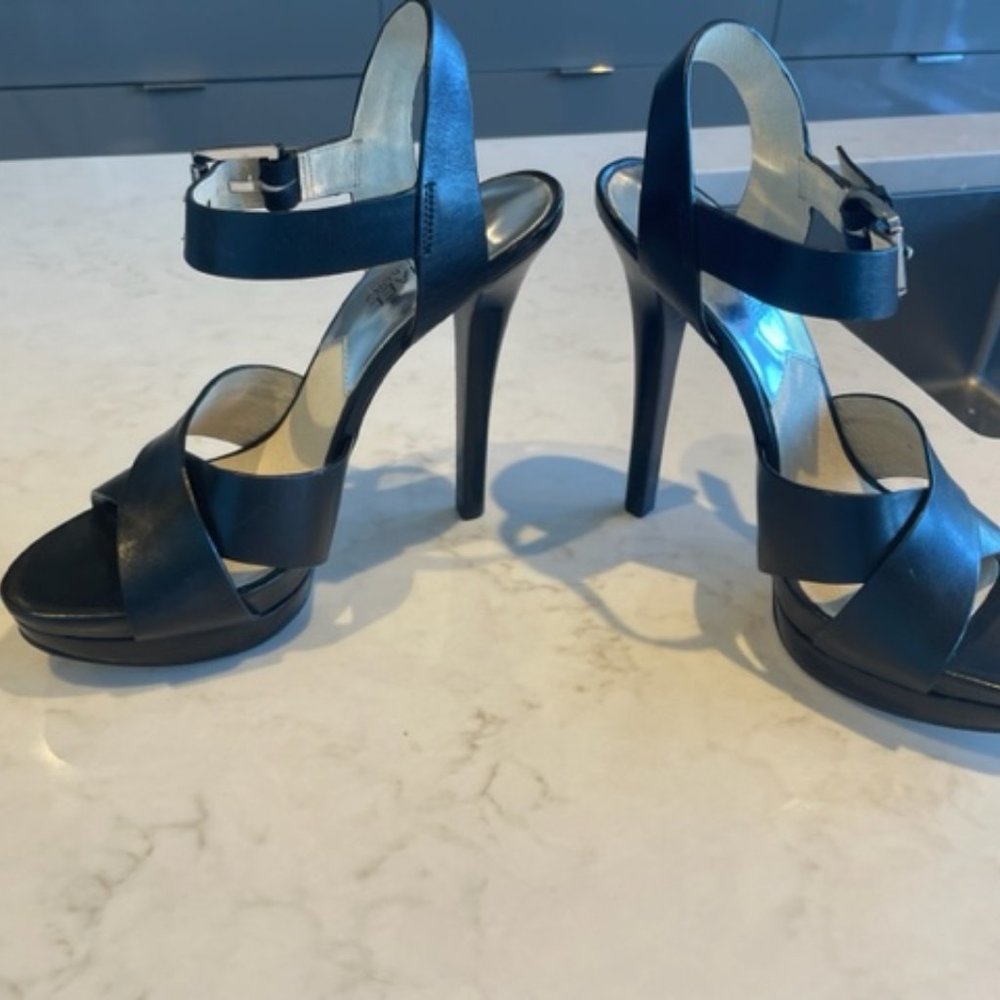 Brand new, Michael Kors, Runway limited edition, Platform pumps with strips